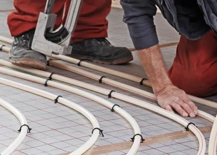 Jak działa ogrzewanie podłogowe? Odkryj tajemnice efektywności i oszczędności