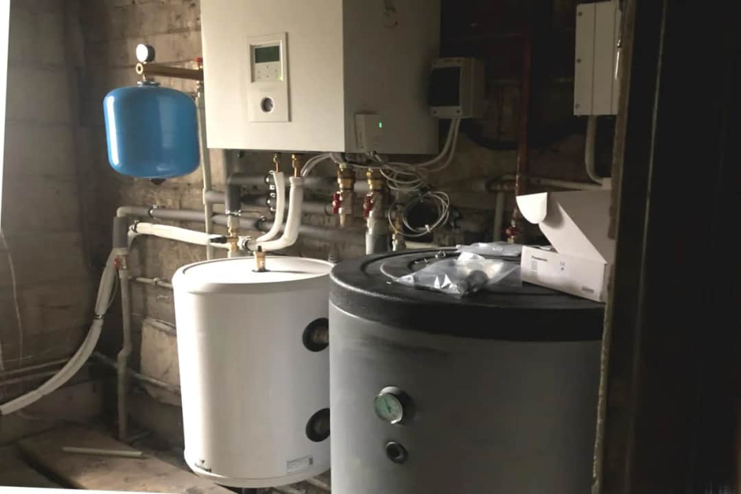 Gaz czy pompa ciepła w starym domu – co wybrać, by zaoszczędzić?